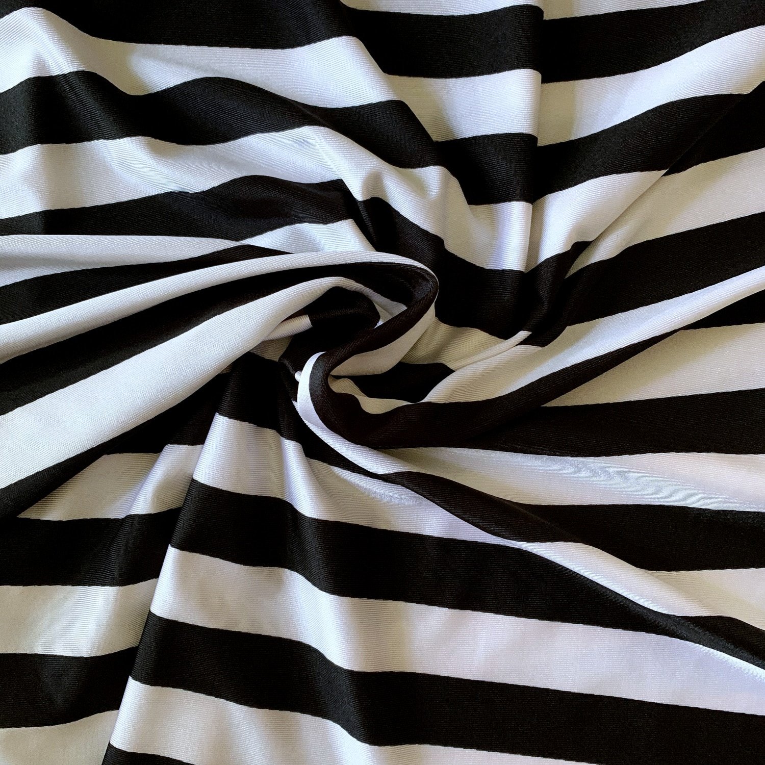 Basics Stripe - Black and White